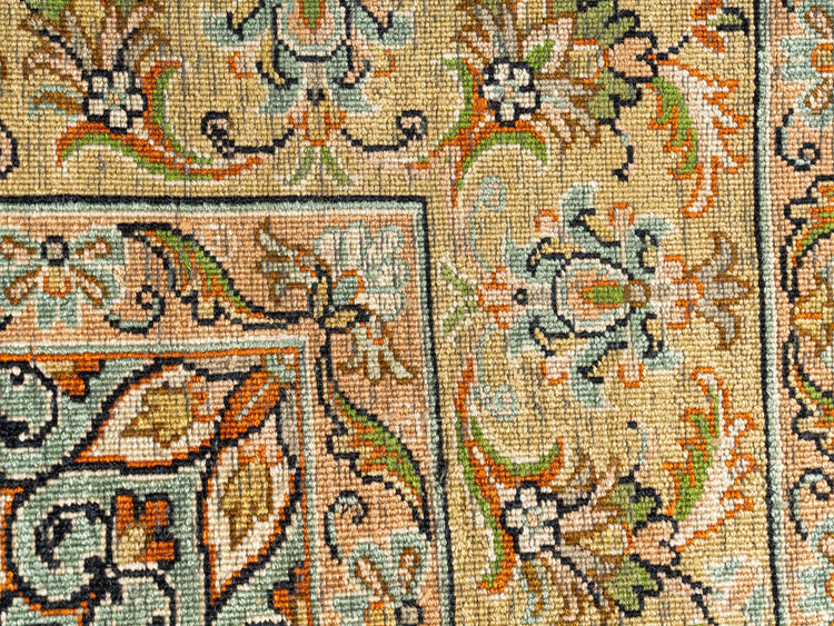 Hand knotted SILK 2'7" x 4'1"