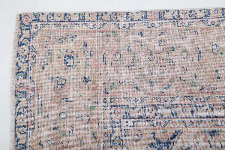 Hand Knotted Persian Vintage Wool Rug - 7'8'' x 10'8''