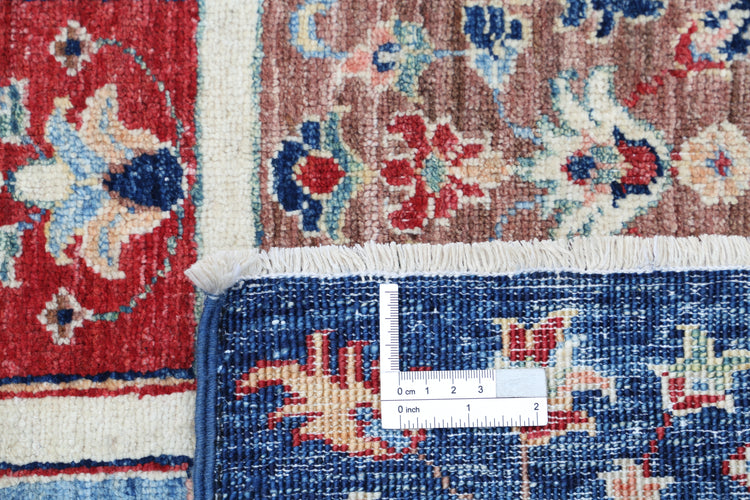 Hand Knotted Bakhtiari Wool Rug - 4'9'' x 6'8''