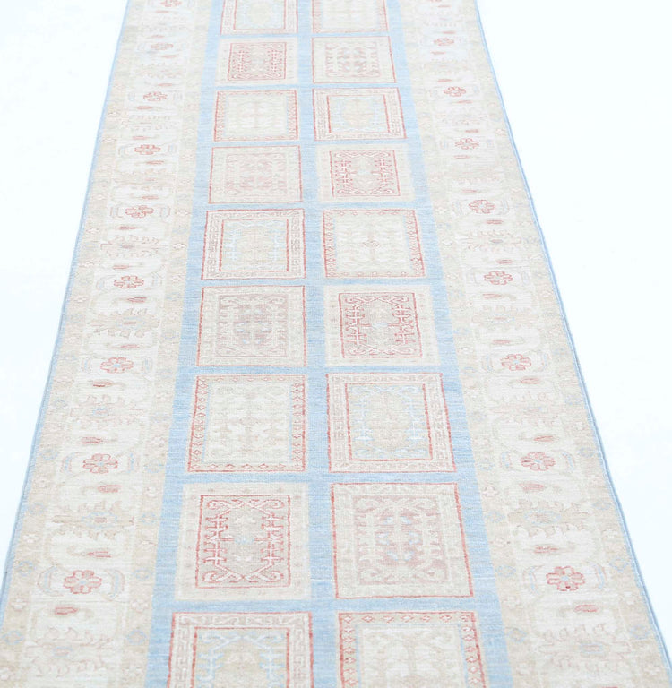 Hand Knotted Bakhtiari Wool Rug - 2'8'' x 9'6''