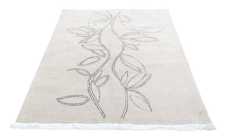 Transitional Hand Knotted Texture Floral Wool Rug of Size 4'7'' X 6'1'' in Beige and Grey Colors - Made in India