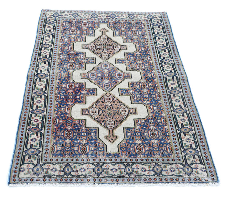Persian Hand Knotted Shiraz Shiraz Wool Rug of Size 2'10'' X 5'1'' in Ivory and Blue Colors - Made in Iran