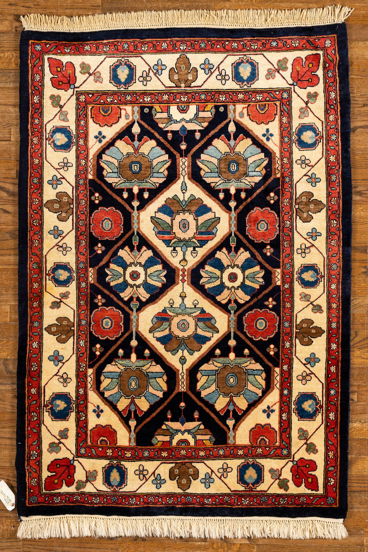 WOOL, BACTIARY, IVORY/BLUE (Rectangle) Origin: IRAN , Hand,knotted