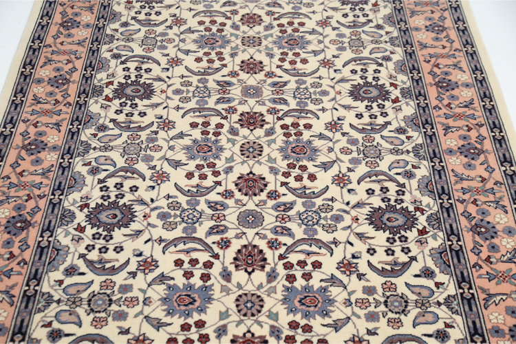 Hand Knotted Heritage Wool Rug - 4' 1" X 6' 1" 4' 1" X 6' 1" (124 X 185) / Ivory / Wool