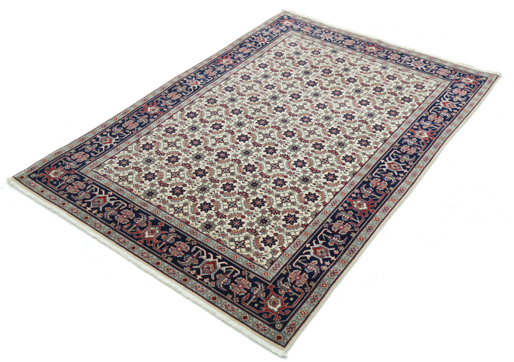 Hand Knotted Heritage Wool Rug - 4' 0" X 5' 10" 4' 0" X 5' 10" (122 X 178) / Ivory / Wool