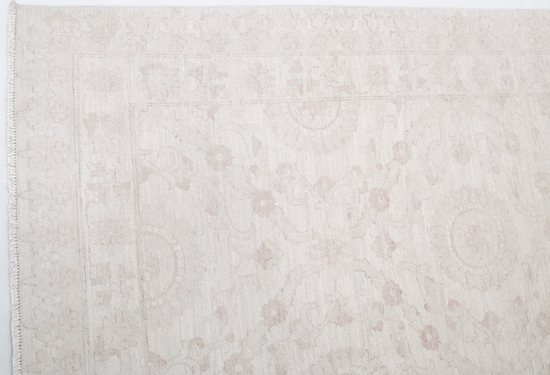 Hand Knotted Serenity Wool Rug - 6' 7" X 9' 4" 6' 7" X 9' 4" (201 X 284) / Ivory / Wool