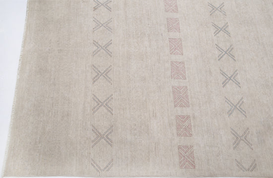 Hand Knotted Serenity Wool Rug - 7' 11" X 10' 1" 7' 11" X 10' 1" (241 X 307) / Ivory / Wool