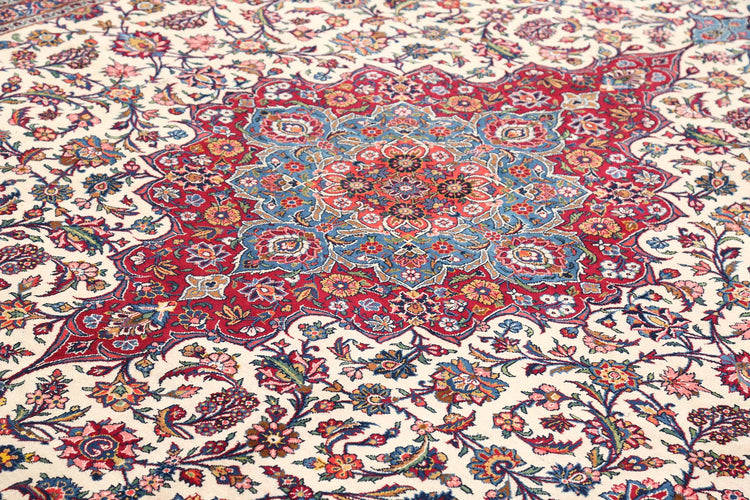 Persian Hand Knotted Kashan Kashan Fine Wool Rug of Size 8'8'' X 15'9'' in Ivory and Red Colors - Made in Iran