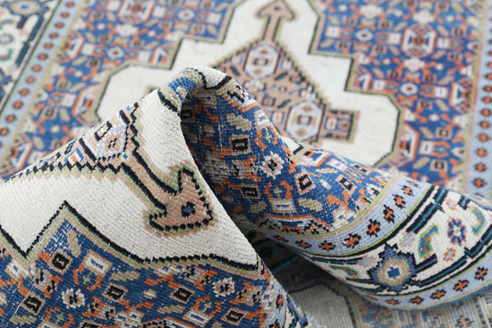 Persian Hand Knotted Shiraz Shiraz Wool Rug of Size 2'10'' X 5'1'' in Ivory and Blue Colors - Made in Iran
